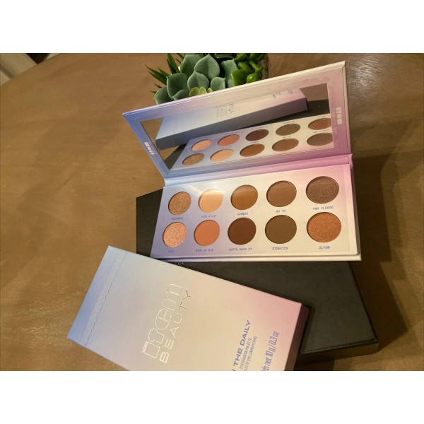 Eyeshadow item beauty On The Daily Eyeshadow Palette NIB-Fabulous Neutrals