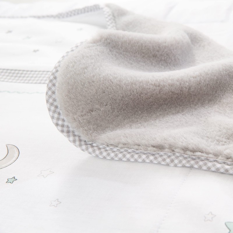 Roba baby blanket for cuddling, crawling and playing.