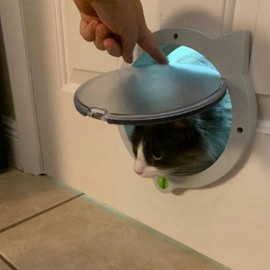 Cat Door, Cat Door Interior Door Cat Flap Door Magnetic 4 Locking Modes Safe Plastic Automatic Cat Door for Interior Exterior Doors(White)