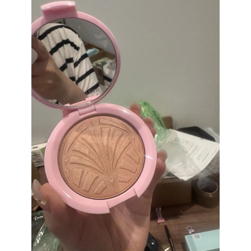 Estée Lauder Limited Edition Highlighter Metallic Magic (soft rosy glow)