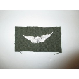 b5201  Vietnam US Army Pilot Wing White on OD Basic IR38C