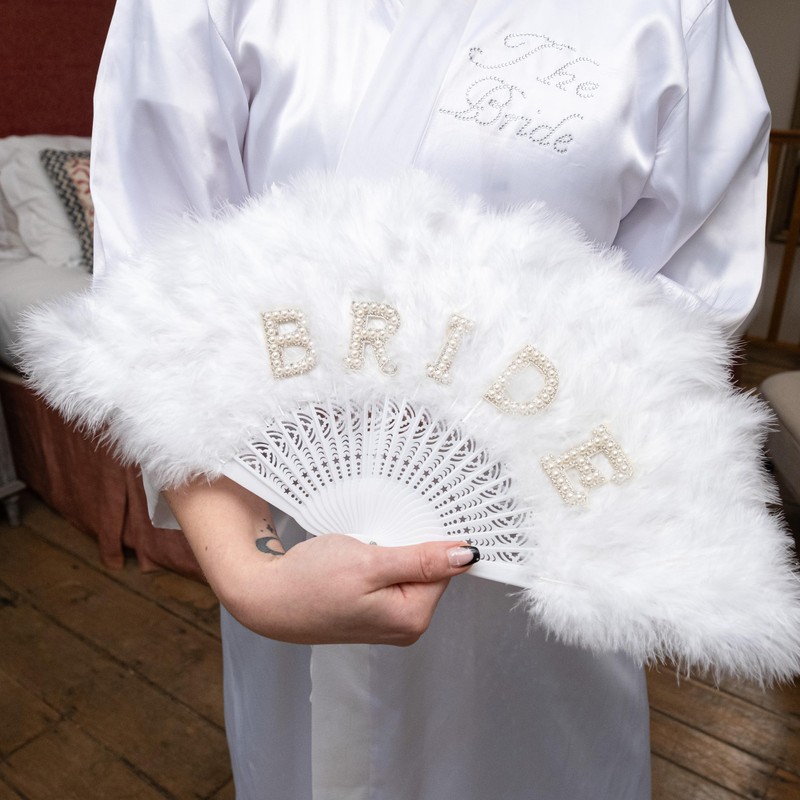 TRIXES Bride Handheld Feather Fan - Bride To Be Gift