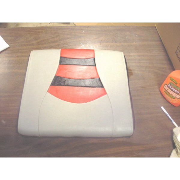 LOWE BOAT CO. STEP SEAT CUSHION P-JSGRB