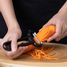 Linoroso 3 piece Vegetable Y-Peeler Set with Straight Peeler, Serrated Peeler and Julienne Peeler, Dishwasher Safe Classic Fruit Peeler for Kitchen, Potato Peelers for Peeling veggie and Food, Black