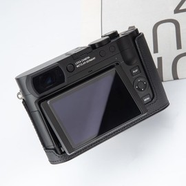 DBZZ Vintage Leather Camera Case with Aluminum Baseplate for Leica Q3 43