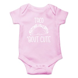 AW Fashions Taco 'Bout Cute – Divertido overol de comida española – Nacho Average chavo – overol para bebé de una sola pieza, Rosado, 12 meses