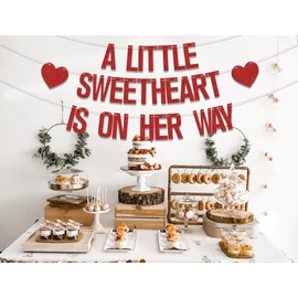 Banner con texto en inglés «A little sweetheart is on her way», decoración de baby shower con temática de corazón, suministros de fiesta para niña de bienvenida, diseño de género, color rojo