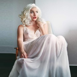 Anogol Hair Cap+ Platinum Short Blonde 13×1 Lace Front Wig White Women Curly Wavy Bob Wigs for Drag Queen Synthetic Body Wave Lace Wig Hair Costumes