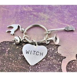 SaiDian 1 Pcs Gothic Witch Keychain Broomstick Charm Pendant Key Ring Purse Bag Hanging Keychain for Women Men Gift