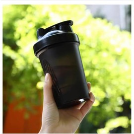 Batidora de proteína para batir y pre-entrenamiento, mejor taza de coctelera (sin BPA). Tapa clásica y bola de batidor, botella de agua de cocina