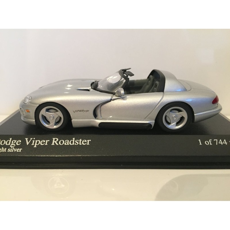 MINICHAMPS 430144034 - Dodge Viper Cabriolet, Maßstab: 1:43, Silber