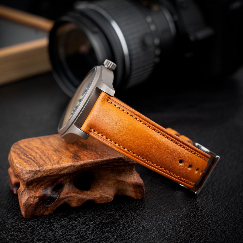 Gomvadr Quick Release Leather Watch Band, Tan/Silver Buckle, 22mm