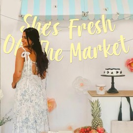 Merrystorm She's Fresh Off The Market Banner Gold Glitter Garland Farmer Market Theme Bachelorette Party Banner Decorations for Girl Bride to Be Bachelorette Wedding Engagement Party Supplies