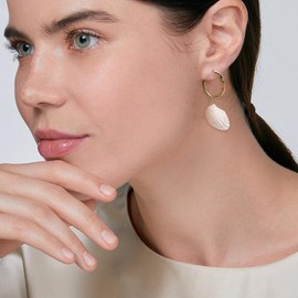 Frigotine Gold Shell Hoop Dangle Earrings for Women, Trendy Statement Seashell Earing Dangling Summer Beach Jewelry Gift