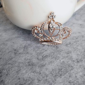 NOUMANDA Women Shiny Rhinestone Crown Brooch Pin (rose gold)