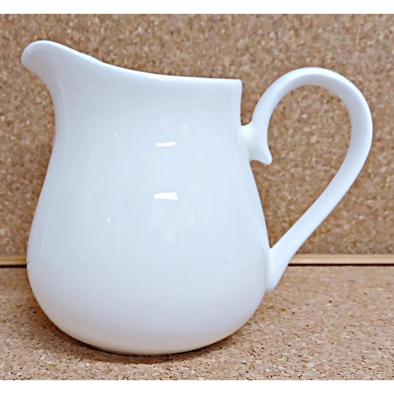 Classic & Elegant White Serving Jug 700 ml 24 fl