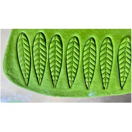 4-Piece Peach Leaf Mold Set – Craft Elegant Pastries & Buns with Artisan Precision