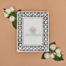 Veritas Commerce Group Handcrafted Mother of Pearl Photo Frame 7 x 5 | Black & White Photo Frame | Handmade Wooden Picture Frame Diamond Design | Vintage Decor |
