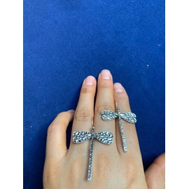 ◦•●◉ஐ GEHÄMMERTE LIBELLE IN SILBER ஐ◉●•◦ einmalige Ohrringe an integrierten Ohrhaken