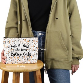 VAMSII Calico Cat Lover Gift Who Loves Calico Cats Makeup Bag Calico Cat Mom Cosmetic Bag Calico Cat Owner Gift (Who Loves Calico Cats M C)