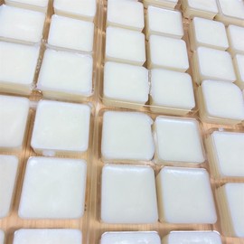 Luxe Wax Melts - Purple Decorative Box with Multiple Wax Melts - Aroma, Candle, Decor & Fragrance - Cozy & Elegant Design - Handcrafted Soy Wax - Scent: Mahogany Teakwood