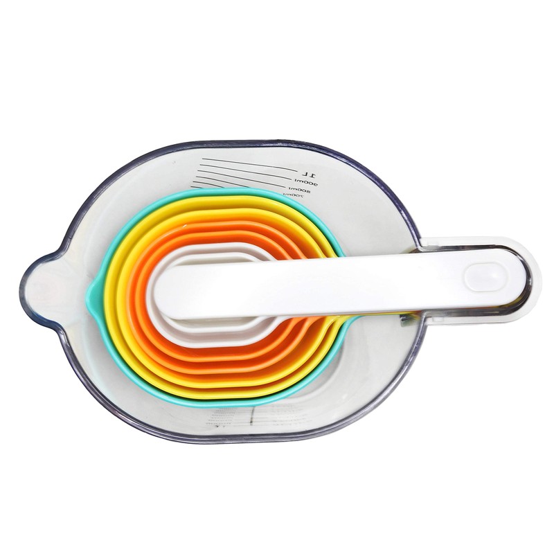 Measuring cup and measuring spoons set with one scraper one