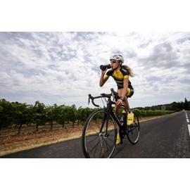 Isostar Sports Water Bottle, 1000 ml, Plastic, BPA-Free, Water Bottle for Running, Cycling, Gym, Hiking, Practical and Leak-proof Push & Pull Closure, Pack of 1 (1 x 71 g)