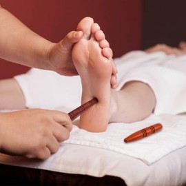 Ehuihuan Acupressure Pen Set Made of Wood Massage Wood 2 Pieces Trigger Dinger for Meridian Massage, Foot Reflexology Massage, Ergonomic Massage Accessories for Physiotherapy