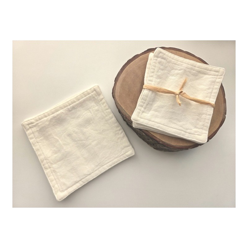 10 sheets of 3-ply non-fluorescent cotton pads - M size