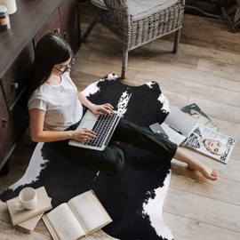 AROGAN Premium Faux Cowhide Rug 158 x 140 cm/5.2 x 4.6 feet, Durable and Large Size Cow Print Rugs, Suitable for Bedroom Living Room Western Decor, Faux Fur Animal Cow Hide Carpet, Black