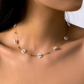 Daisy Pearl Necklace for Women Dainty 14K Gold Flower Choker Necklace Adjustable Pearl Floral Necklace Trendy Birthday Jewelry Accessories Gifts (White)