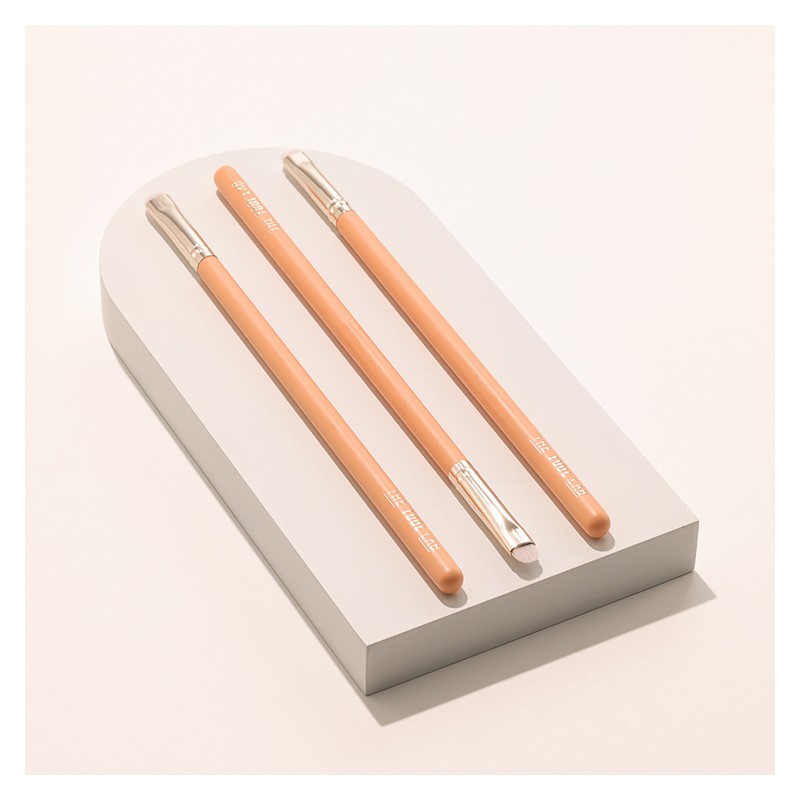 THE TOOL LAB 221 Eyeline Definer Brush - THE TOOL