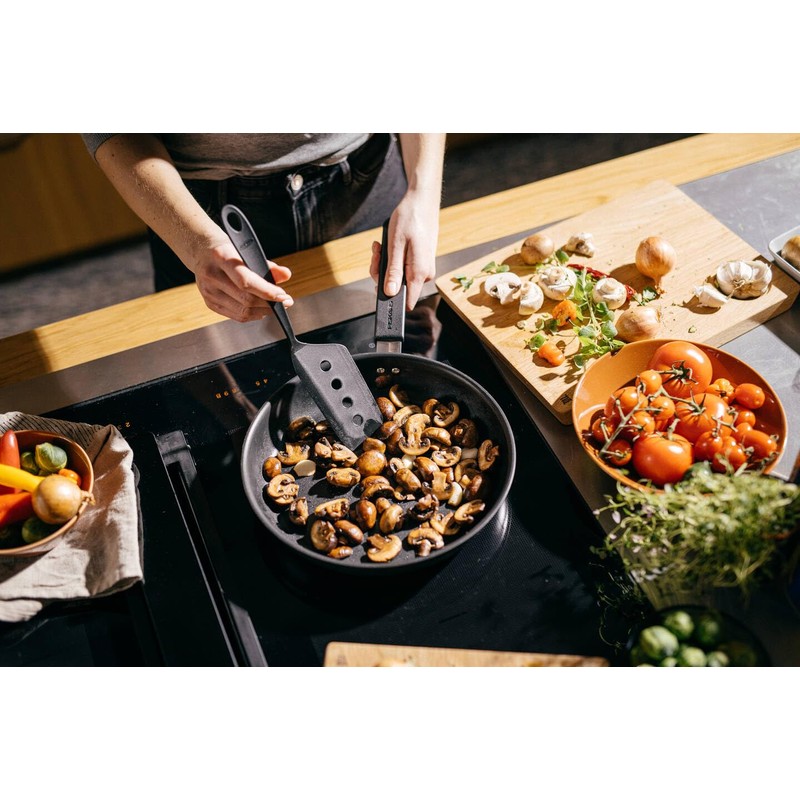Fiskars Essential 1079060 Spatula with Sharp Edges and Asymmetric Head