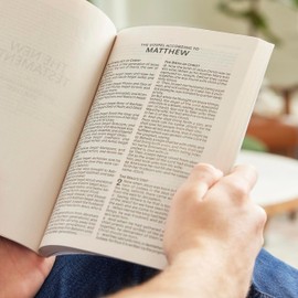 KJV Large Print Outreach New Testament Bible, Scenic Softcover, Comfort Print