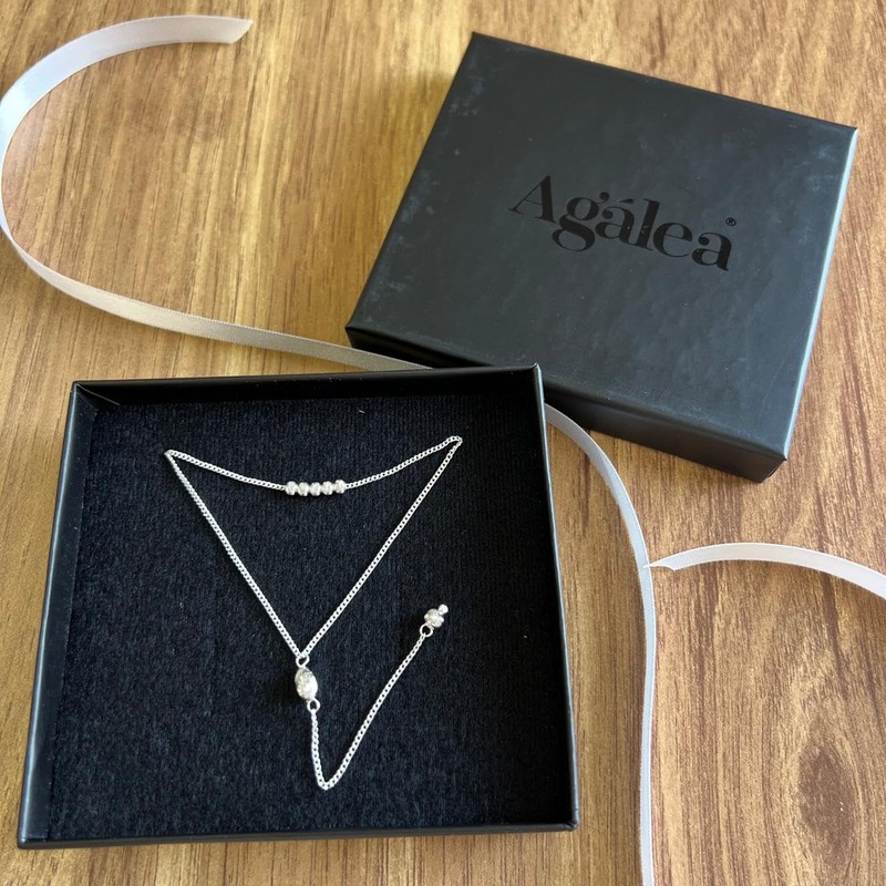 Agalea | Collar Corbatero de Plata Ley .925 con Dijes