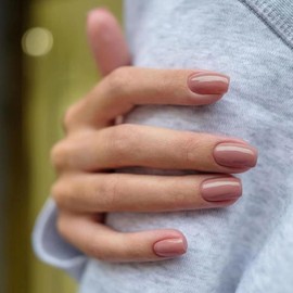 MouyouGlow Short False Nails, Plain Square Pink Pink Nude Press on Nails with Nail Glue, Eckig Natural Nackt Acrylic Fake Nails for Women and Girls