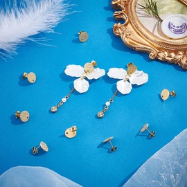 UNICRAFTALE Pack of 30 Stainless Steel Stud Earrings, Textured Flat Round Stud Earrings with Eyelets and Earring Clasps, Golden Hypoallergenic Stud Earrings for Homemade Earrings, Jewellery Making