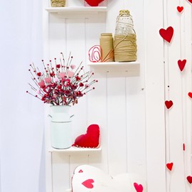 Uieke 4Pcs Valentines Day Decor Artificial Berry Stems Picks with Metal Vase Red Pink Heart Shaped Berries Picks for Valentine's Day Party Wedding Anniversary Table Home Office Party Decor