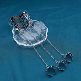 Allereya Layered Finger Chain Bracelet Silver Wide Cuff Bangle Vintage Slave Bracelet Retro Hand Harness Chain Bracelet Jewellery for Women and Girls