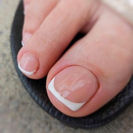 Square False Toenail Short, 24Pcs White French Fake Toe Nail,Press on Toenail with Glue, Full Cover Acrylic Nail Tips, Stick On Toenail for Women Girls Nail Art