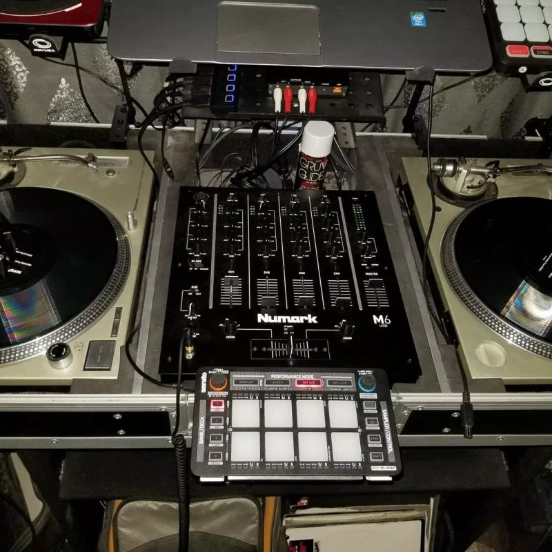 ONE7AUDIO Reloop Neon Controller Stand