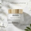AHAVA Time to smooth Hidratante de tono uniforme con control