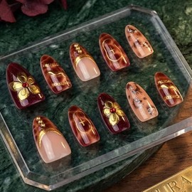 Uñas postizas color marrón tortuga, forma almendrada mediana, 3D, color dorado, 30 unidades.