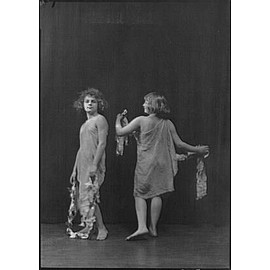 HistoricalFindings Photo: Mrs Constance Town's Pupils,Dancers,Women,Group Portraits,Arnold Genthe,1921