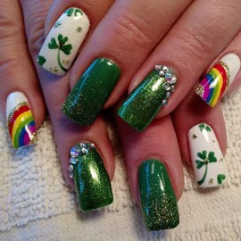 St. Patrick's Day Press on Nails Medium Square Green Shamrock Rhinestone Design Glossy Full Cover Glitter Holiday Fake Nails Press ons Nails Reusable Acrylic False Nails for Holiday Stick on Nails