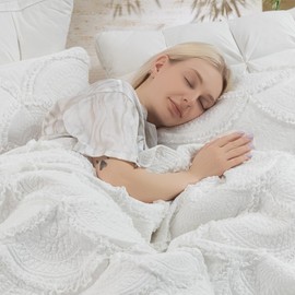 TEXSTEAD Twin Size Quilt Set, Comforter Set White Lace Bedspread, Washable Soft Coverlet Reversible Lightweight Bedding Sets with 1 Pillow Shams, (68"x90", 2 Pieces)