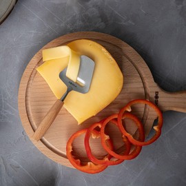 Boska Käsehobel Amigo Small/Mini Käsehobel/Kleiner Hobel für reifen und alt gereiften Käse/Ergonomischer Griff/Hochwertiger Edelstahl/Buchenholz/Auch zum Hobeln von Gemüse