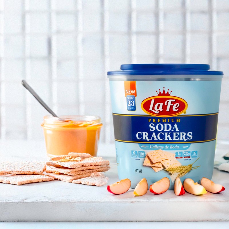 La Fe Premium Soda Crackers in a 23-count resealable Tub