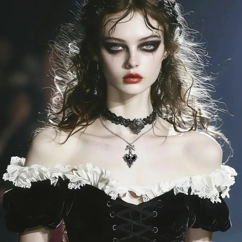 HEXORA - Collar Gótico Mujer Dije Corazón Negro con Cruz