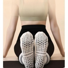 Non-Slip Grippy Pilates Socks for Home Workouts and Aerobics Fitness Black